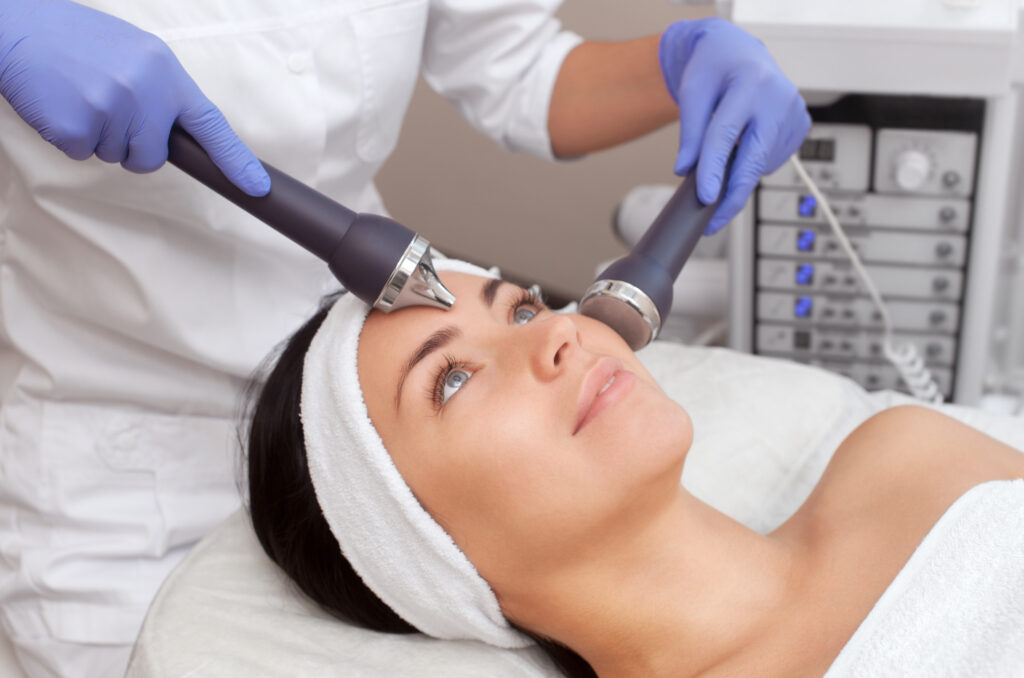 Gesichtsbehandlung ant aging mit Ultraschall - V-NISSG-Zertifikat kosmetikerin -Fachkosmetikerin